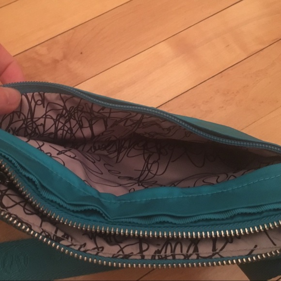 Lululemon Turquoise Fanny Pack limited edition! - Picture 3 of 4
